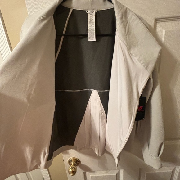 NWT…NEW BALANCE WINDdefy Athletic Jacket- size S - Picture 11 of 16